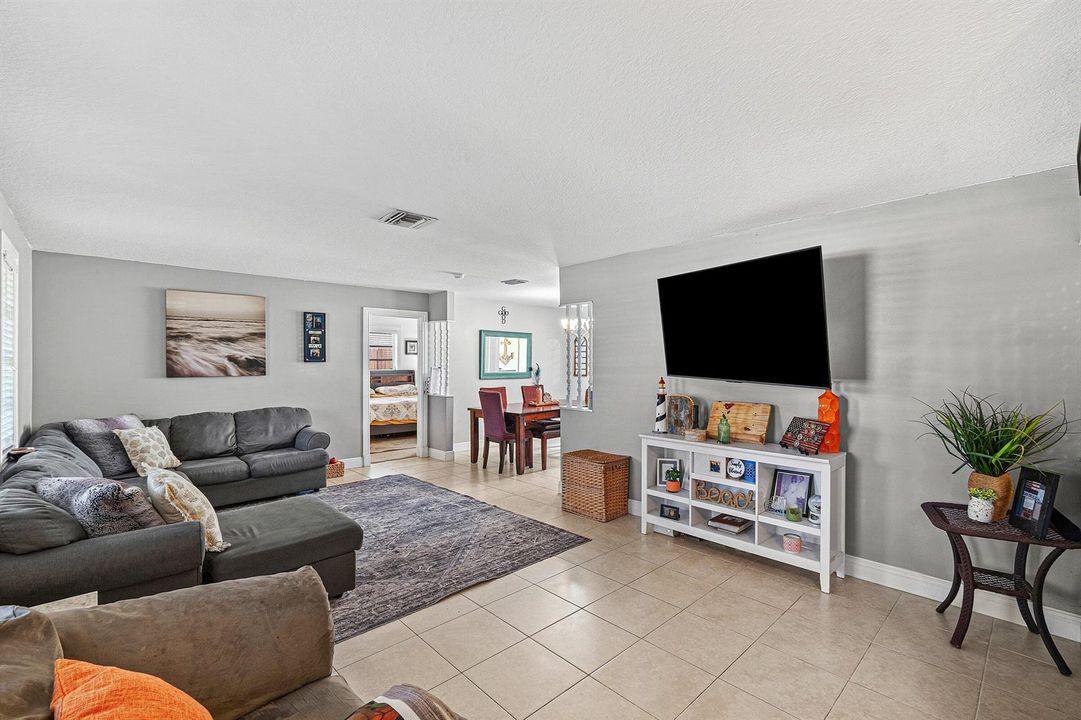 006-348SandpiperAvenue-RoyalPalmBeach-FL