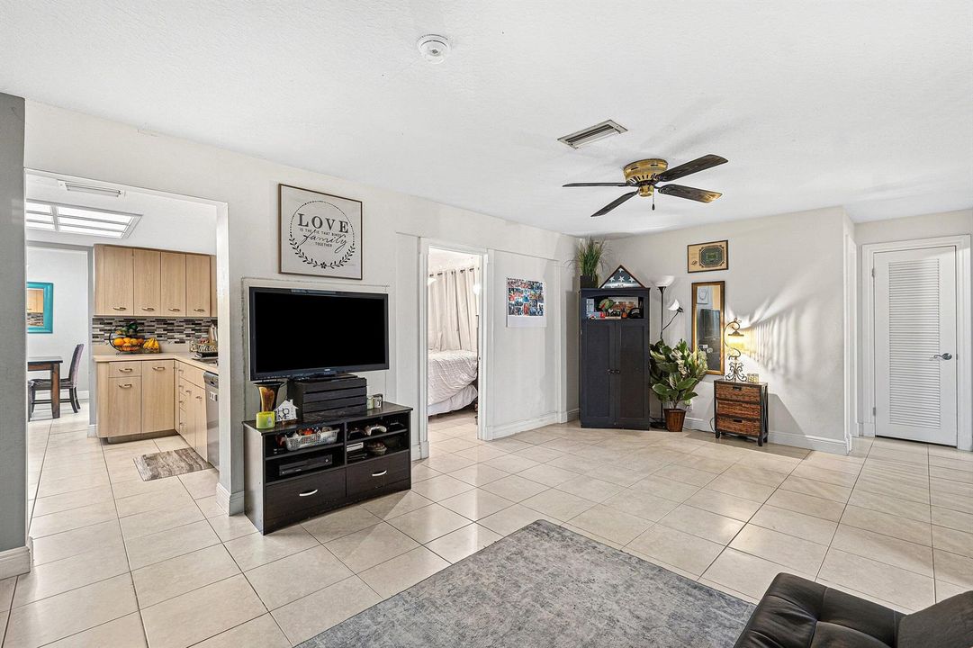 013-348SandpiperAvenue-RoyalPalmBeach-FL
