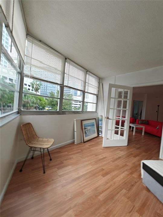 For Sale: $392,500 (2 beds, 2 baths, 990 Square Feet)