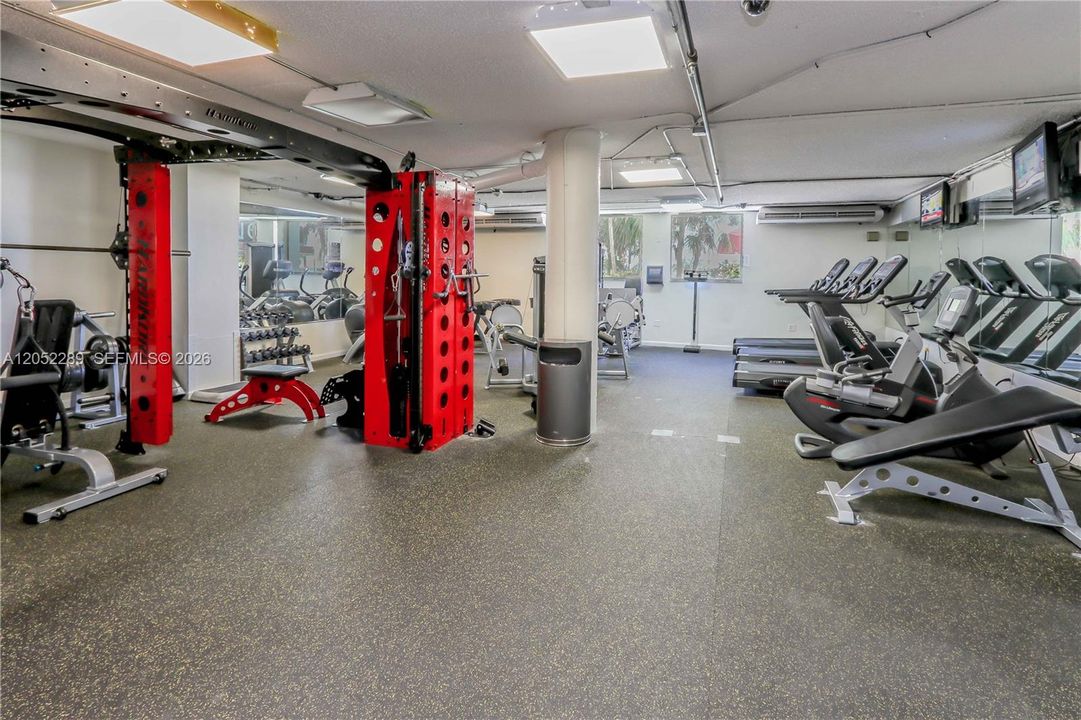 For Sale: $392,500 (2 beds, 2 baths, 990 Square Feet)
