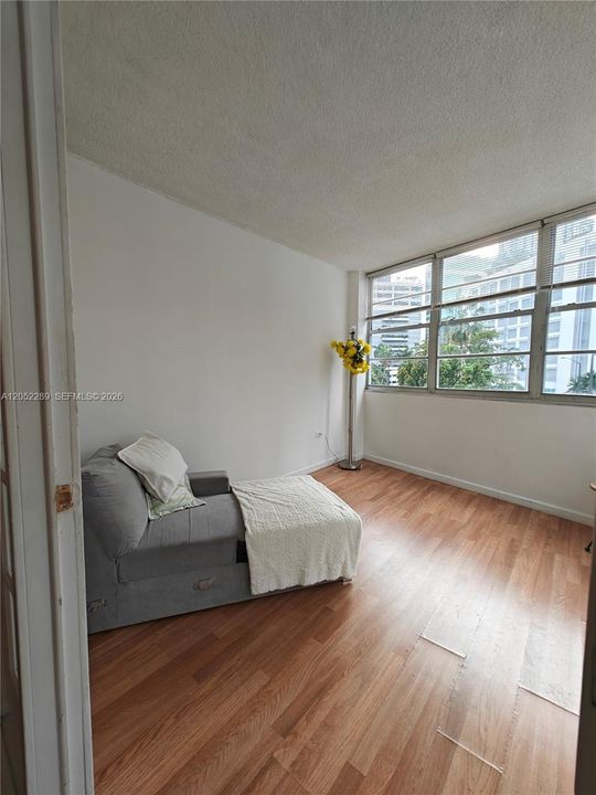 For Sale: $392,500 (2 beds, 2 baths, 990 Square Feet)