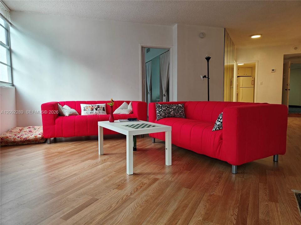 For Sale: $392,500 (2 beds, 2 baths, 990 Square Feet)