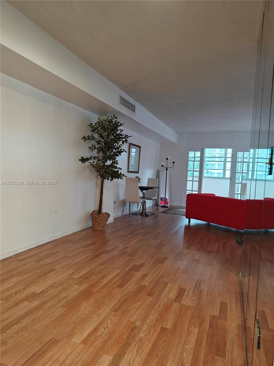 For Sale: $392,500 (2 beds, 2 baths, 990 Square Feet)