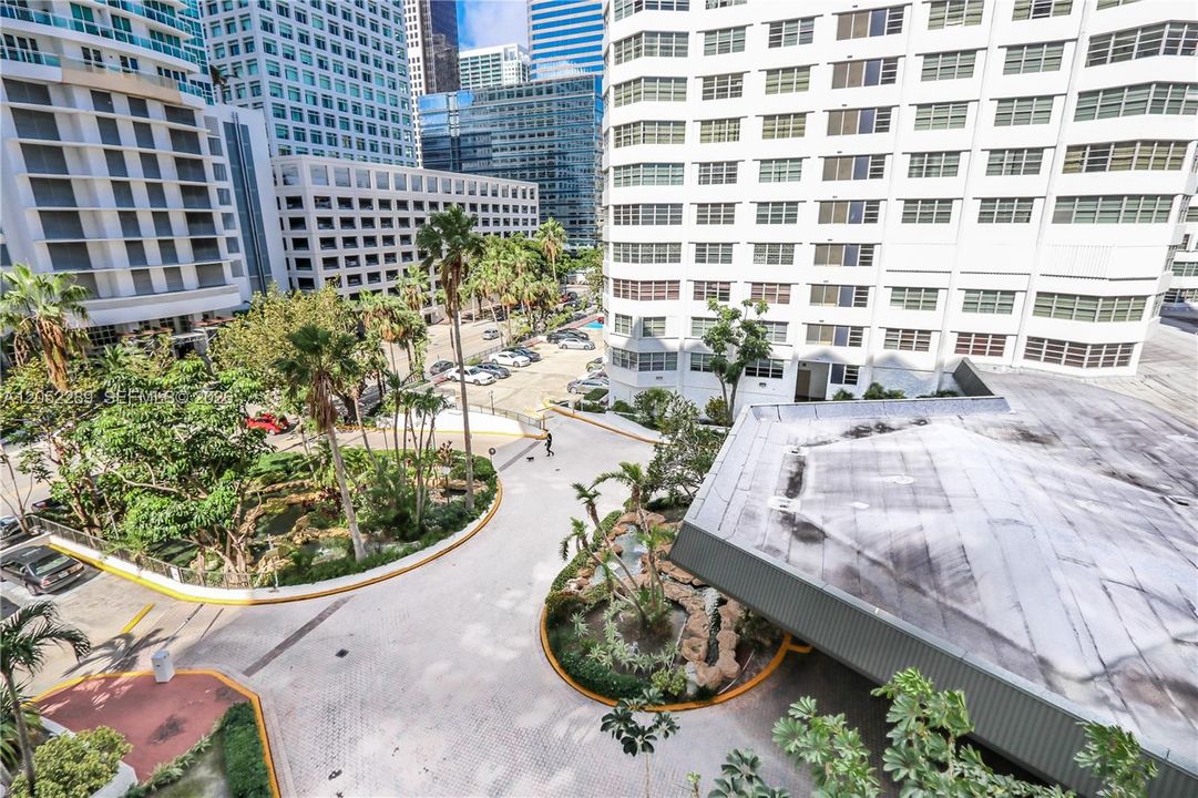 For Sale: $392,500 (2 beds, 2 baths, 990 Square Feet)