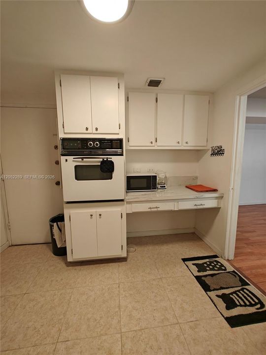For Sale: $392,500 (2 beds, 2 baths, 990 Square Feet)