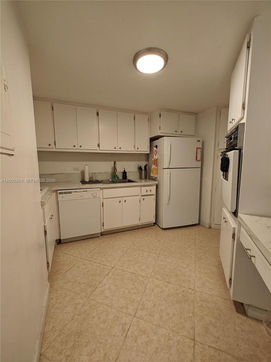 For Sale: $392,500 (2 beds, 2 baths, 990 Square Feet)