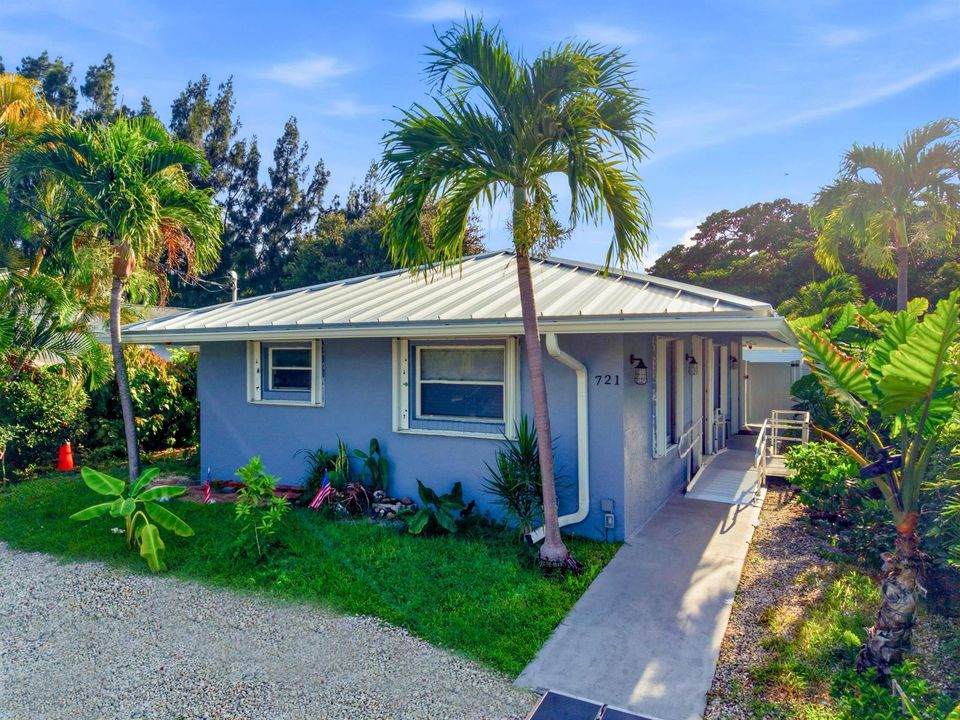 2 blocks from intracoastal