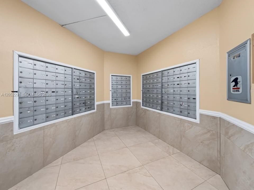 Activo con contrato: $2,300 (2 camas, 2 baños, 910 Pies cuadrados)