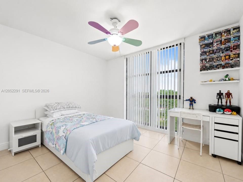 Activo con contrato: $2,300 (2 camas, 2 baños, 910 Pies cuadrados)