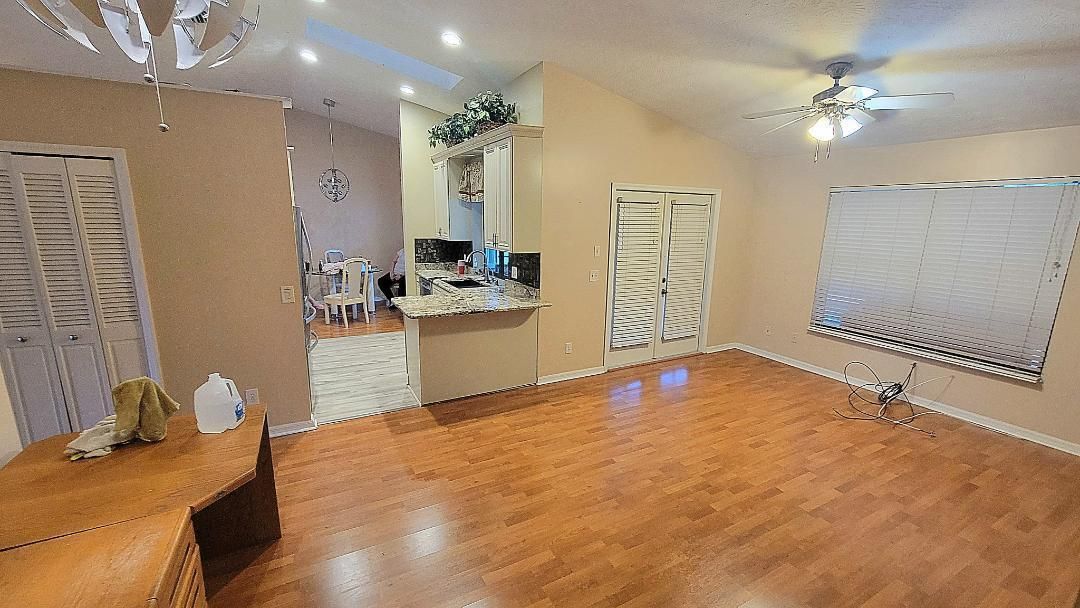 6 family room 2