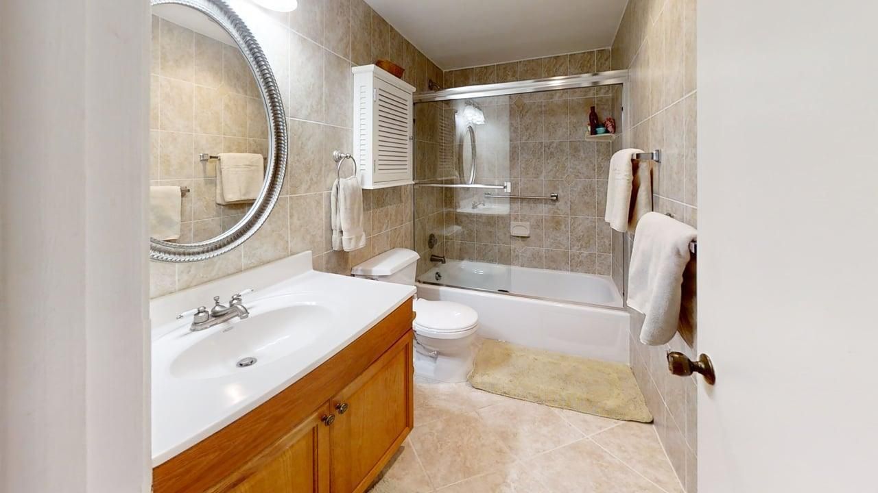250-NE-20th-St-232-Bathroom 1