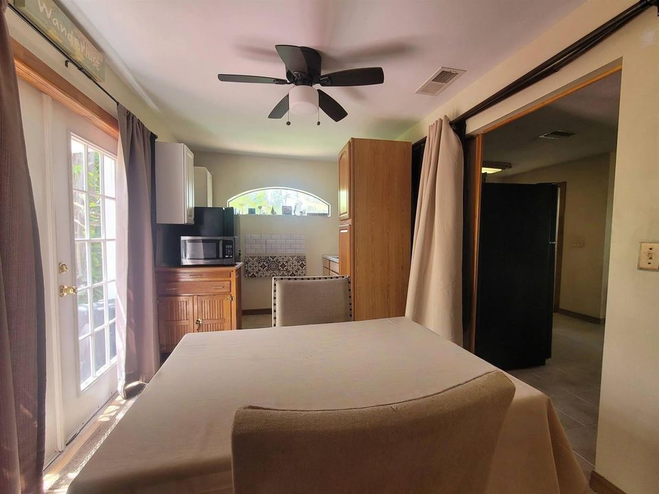 Dining & Kitchenette
