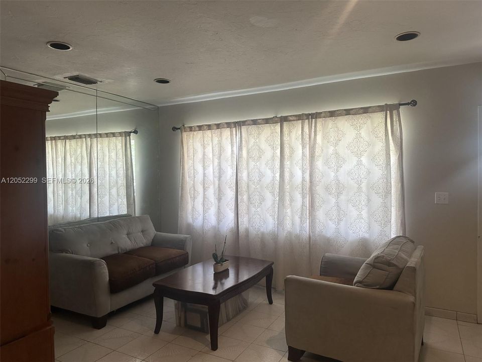 En Venta: $492,000 (3 camas, 2 baños, 1285 Pies cuadrados)