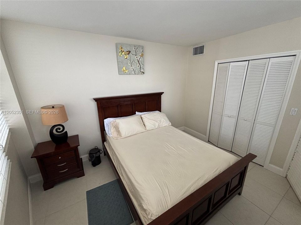 For Sale: $449,500 (2 beds, 2 baths, 990 Square Feet)