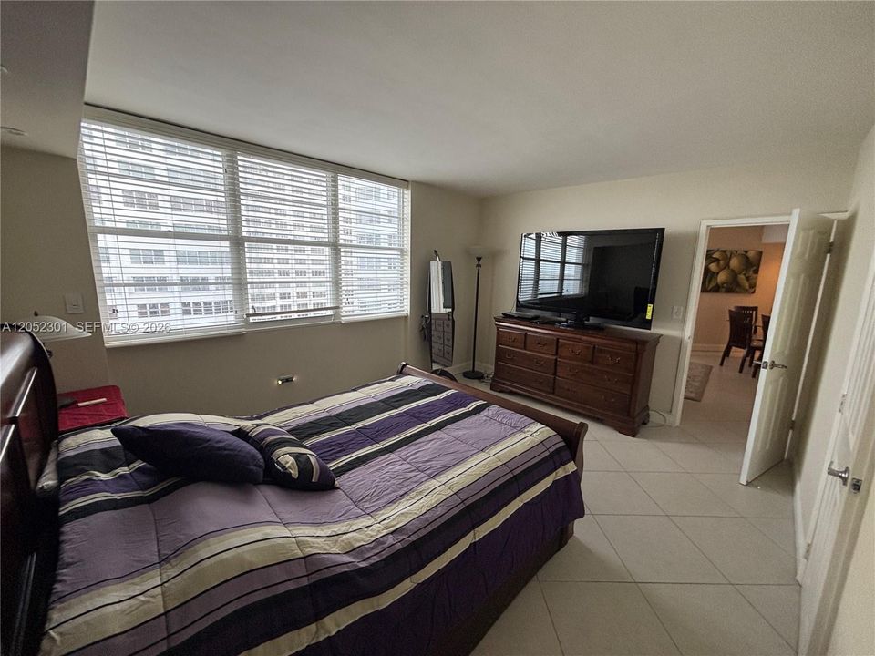 For Sale: $449,500 (2 beds, 2 baths, 990 Square Feet)