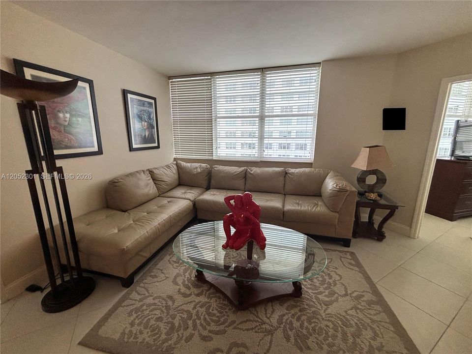 For Sale: $449,500 (2 beds, 2 baths, 990 Square Feet)