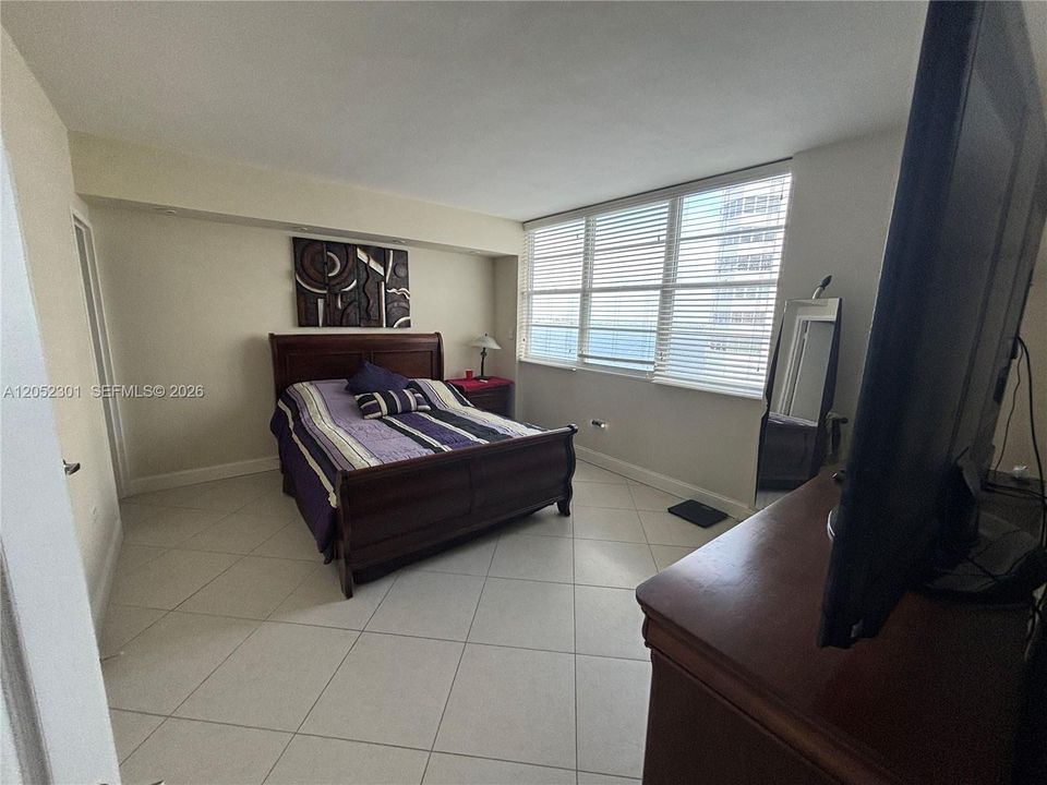 For Sale: $449,500 (2 beds, 2 baths, 990 Square Feet)