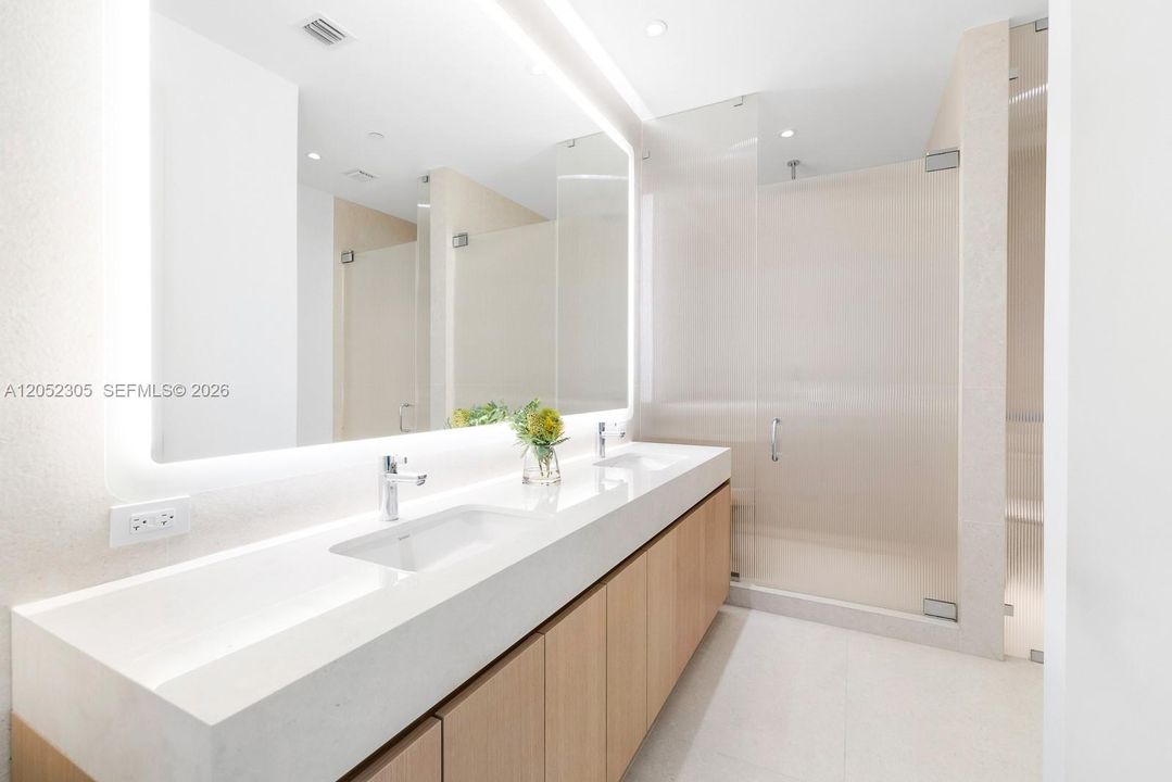 В аренду: $125,000 (5 спален, 6 ванн, 6060 Квадратных фут)