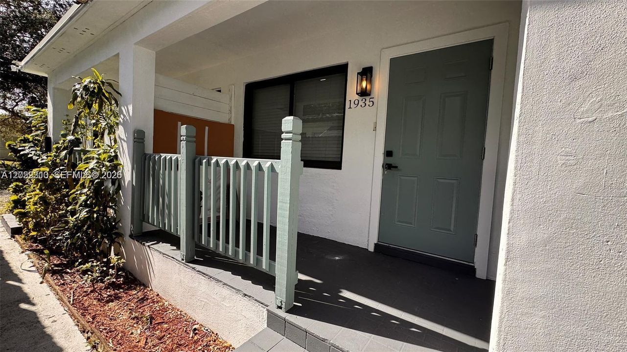 For Rent: $2,250 (2 beds, 1 baths, 1000 Square Feet)