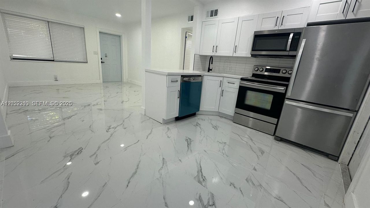 For Rent: $2,250 (2 beds, 1 baths, 1000 Square Feet)