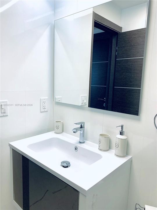 В аренду: $3,550 (2 спален, 2 ванн, 1275 Квадратных фут)
