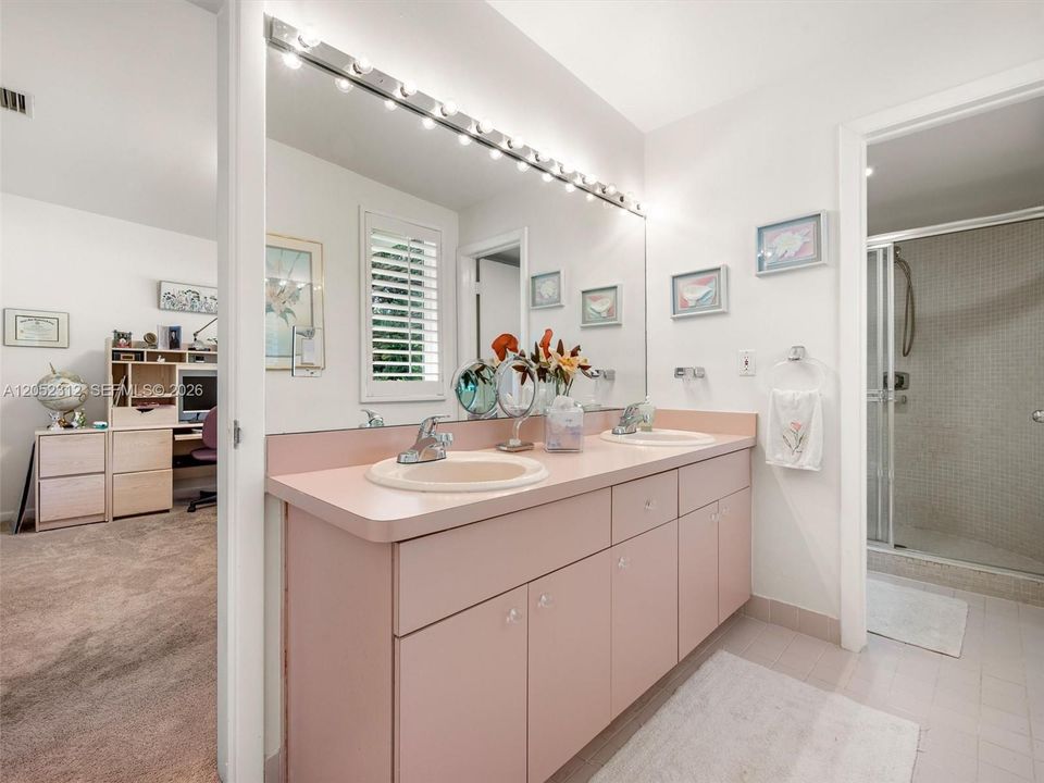En Venta: $2,195,000 (5 camas, 4 baños, 3751 Pies cuadrados)