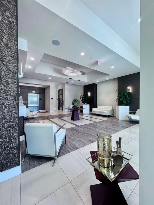 For Rent: $2,450 (1 beds, 1 baths, 765 Square Feet)