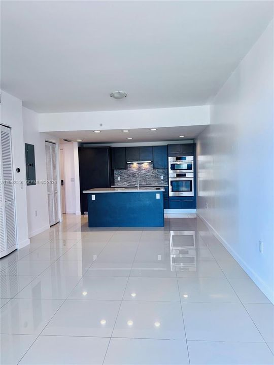 For Rent: $2,450 (1 beds, 1 baths, 765 Square Feet)