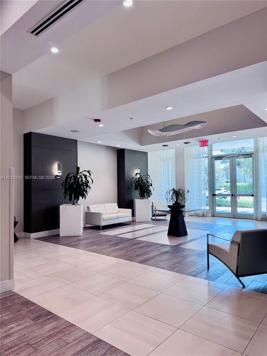 For Rent: $2,450 (1 beds, 1 baths, 765 Square Feet)