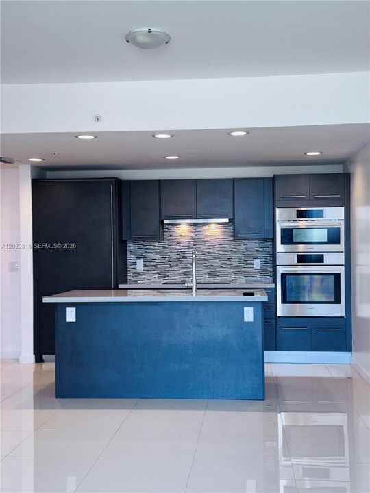 For Rent: $2,450 (1 beds, 1 baths, 765 Square Feet)