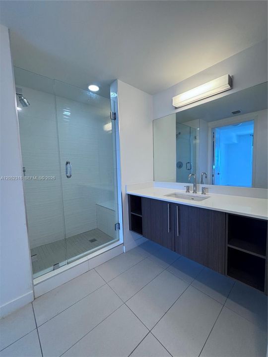 For Rent: $2,450 (1 beds, 1 baths, 765 Square Feet)