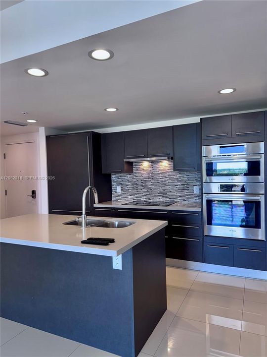 For Rent: $2,450 (1 beds, 1 baths, 765 Square Feet)