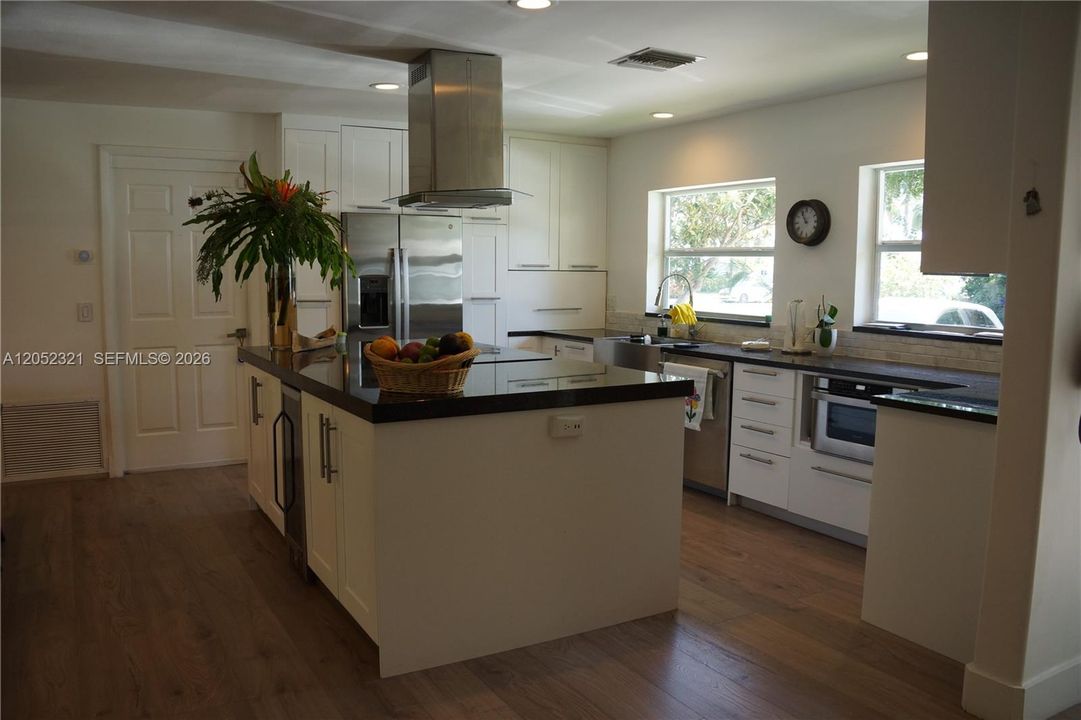 For Rent: $8,500 (3 beds, 3 baths, 2250 Square Feet)