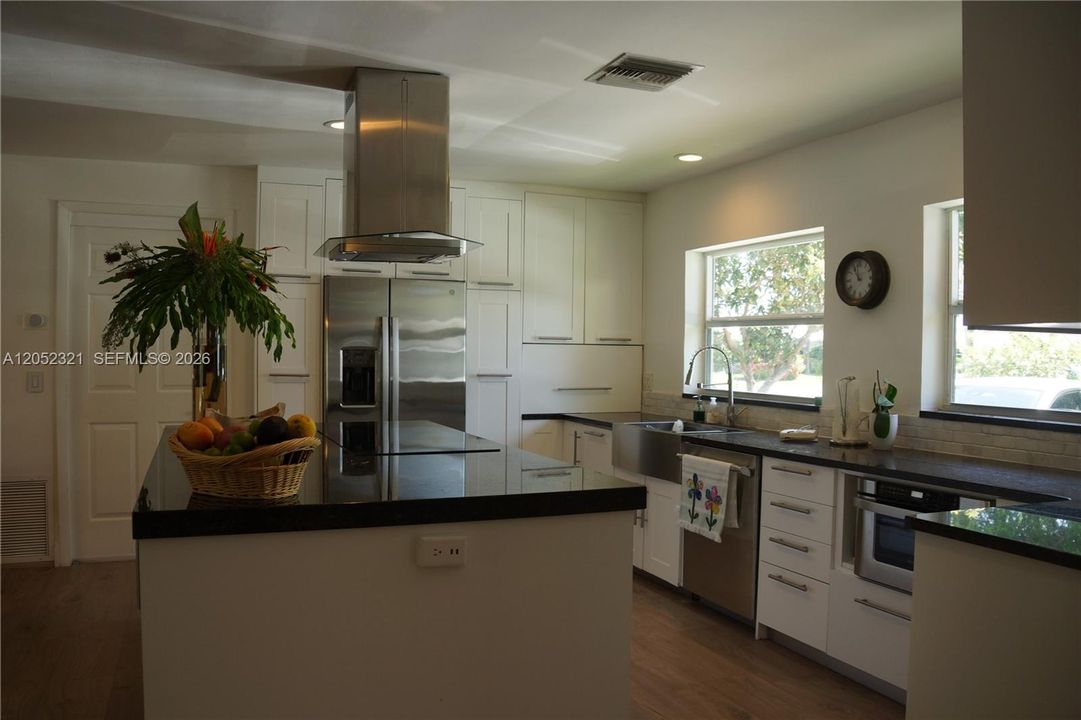 For Rent: $8,500 (3 beds, 3 baths, 2250 Square Feet)