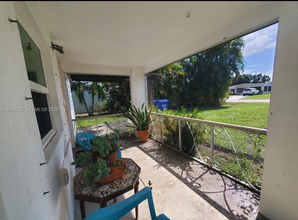 For Rent: $2,650 (2 beds, 1 baths, 1166 Square Feet)