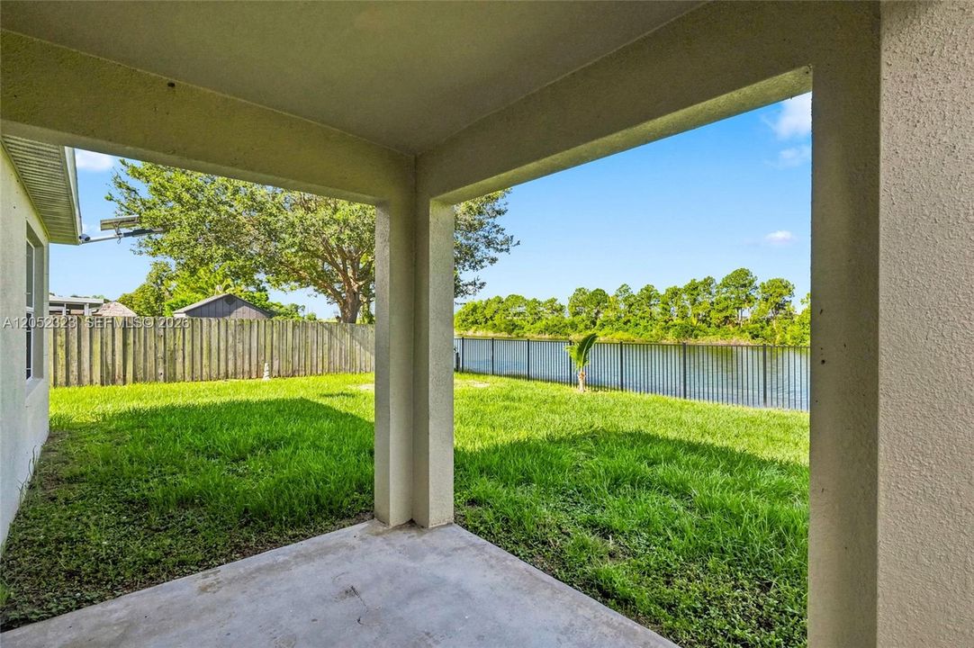 Activo con contrato: $399,999 (4 camas, 2 baños, 1916 Pies cuadrados)