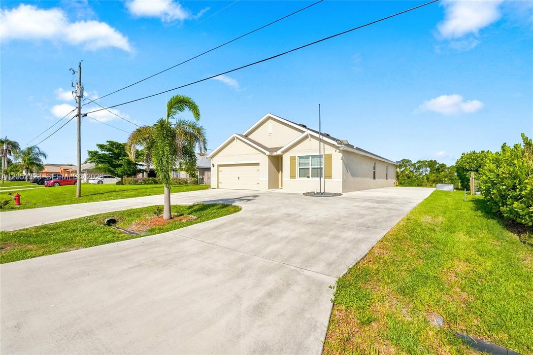 Activo con contrato: $399,999 (4 camas, 2 baños, 1916 Pies cuadrados)
