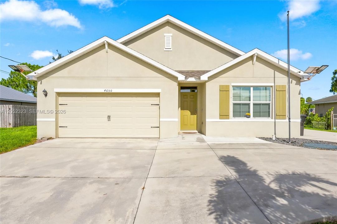 Activo con contrato: $399,999 (4 camas, 2 baños, 1916 Pies cuadrados)
