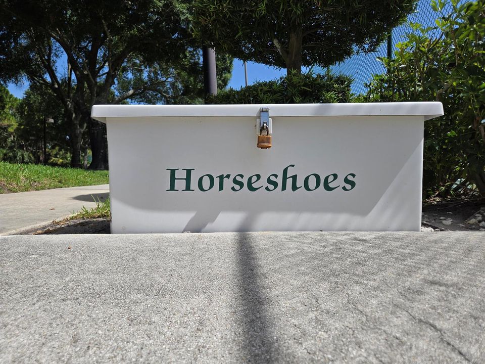 Horseshoes sign