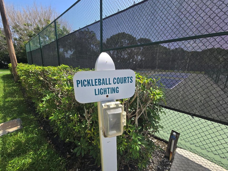 Pickleball Courts Lighting sign