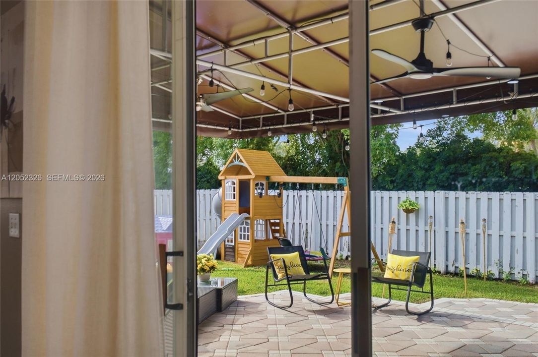 For Sale: $775,000 (4 beds, 2 baths, 2488 Square Feet)