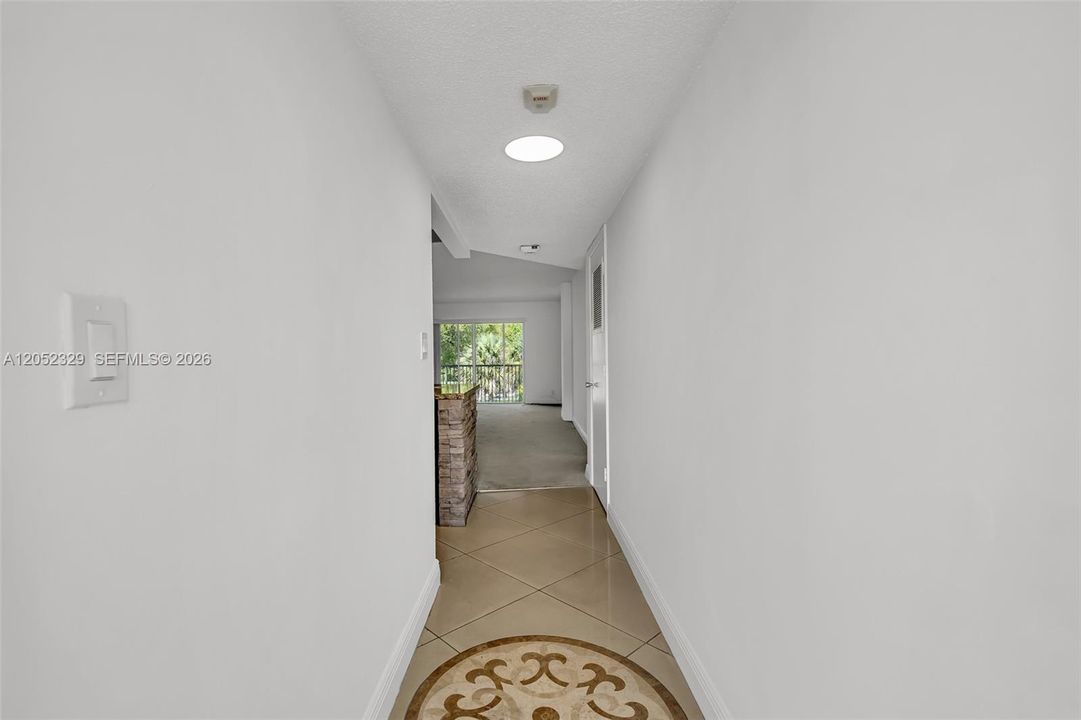 For Sale: $179,000 (2 beds, 2 baths, 990 Square Feet)
