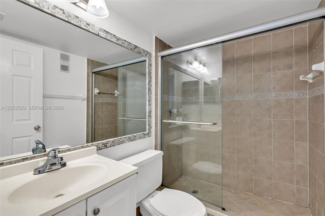For Sale: $179,000 (2 beds, 2 baths, 990 Square Feet)