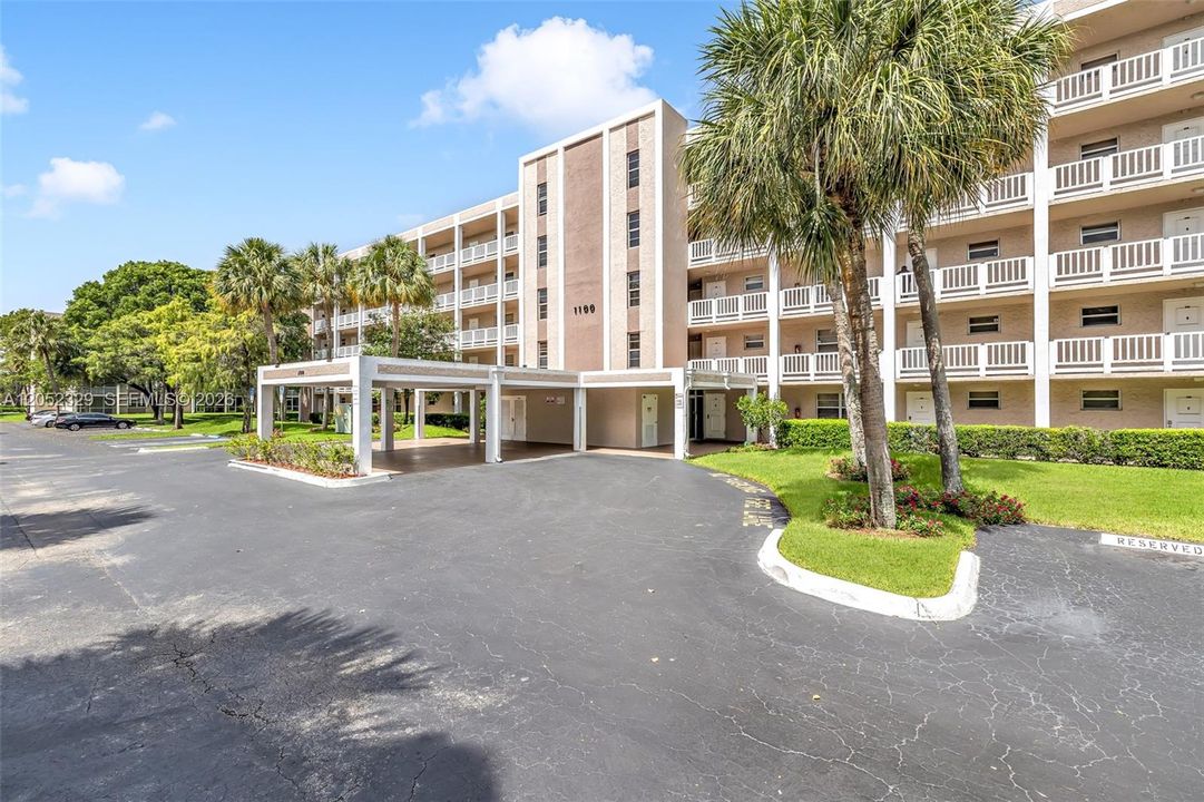 For Sale: $179,000 (2 beds, 2 baths, 990 Square Feet)