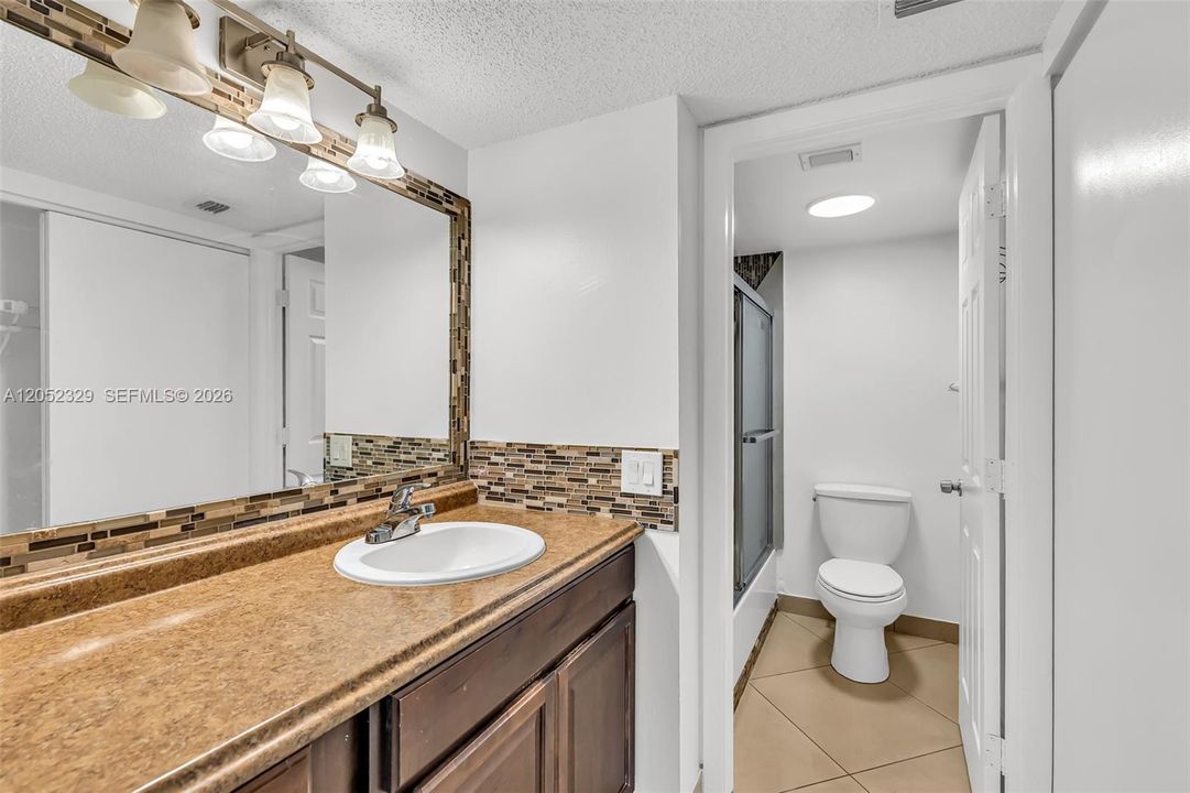 For Sale: $179,000 (2 beds, 2 baths, 990 Square Feet)