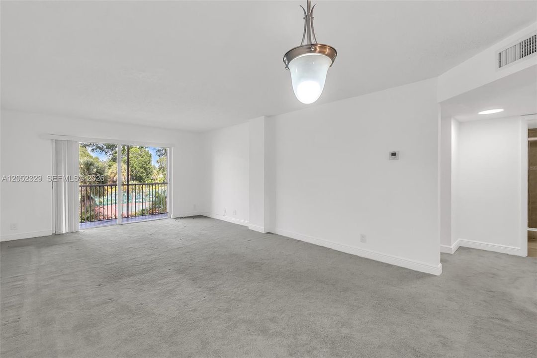 For Sale: $179,000 (2 beds, 2 baths, 990 Square Feet)
