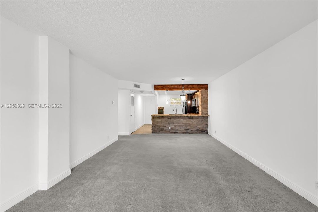 For Sale: $179,000 (2 beds, 2 baths, 990 Square Feet)