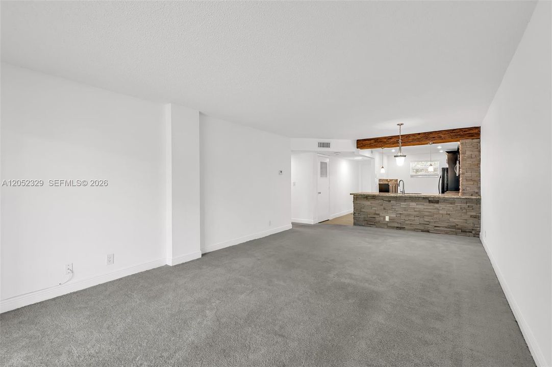 For Sale: $179,000 (2 beds, 2 baths, 990 Square Feet)