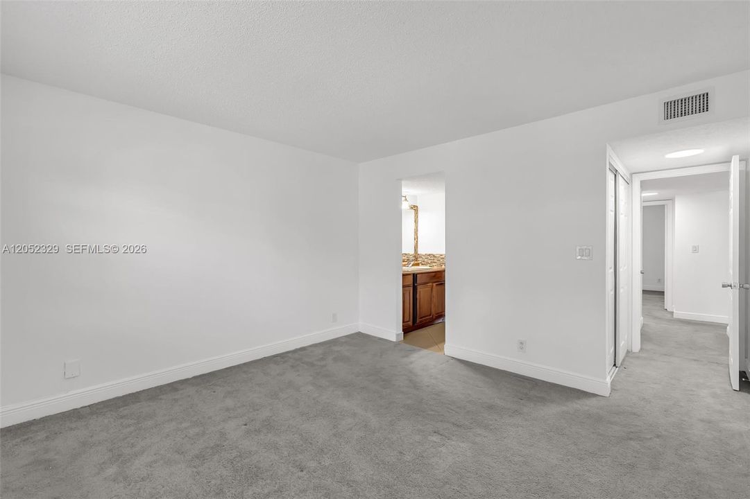 For Sale: $179,000 (2 beds, 2 baths, 990 Square Feet)