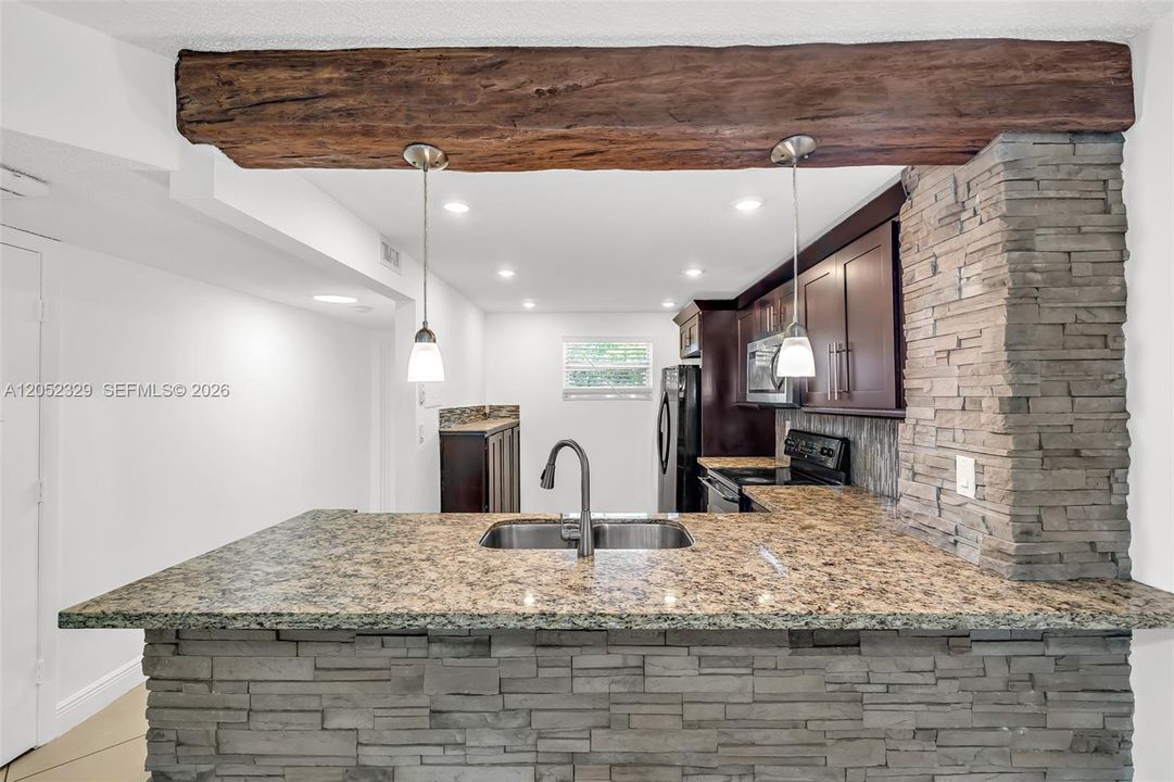 For Sale: $179,000 (2 beds, 2 baths, 990 Square Feet)